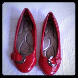 Women's flat shoes